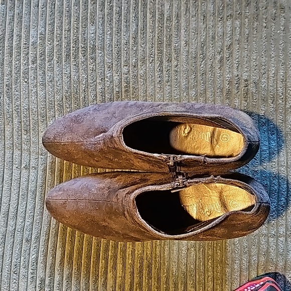 Brown suede Zip Booties hi heel. Size 41/10 - Picture 9 of 10
